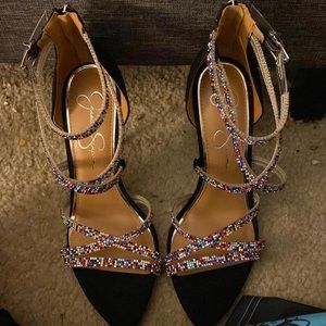 They are women size 10m worn once  you can wear them on special occasions